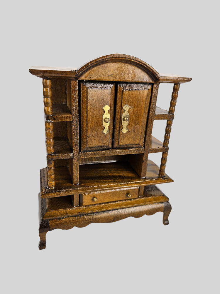 Miniatuur kast zijschappen